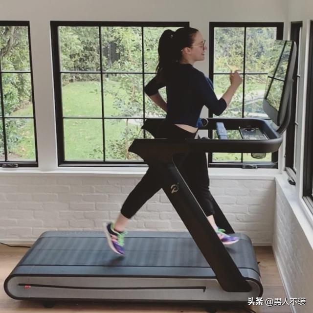 破产姐妹凯特·戴琳斯(Kat Dennings)161,上围34D,身材全靠4招