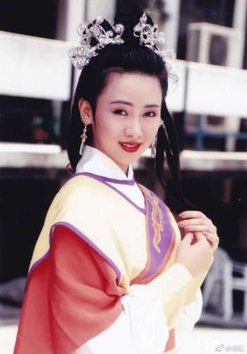 回忆杀！翁虹晒旧剧照 青涩美丽气质温柔