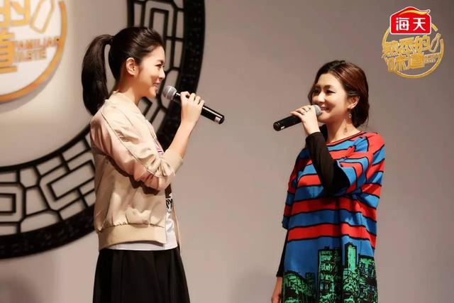 高颜值姐妹花罕见合体！Selina和妹妹深情对唱，实力抢镜！