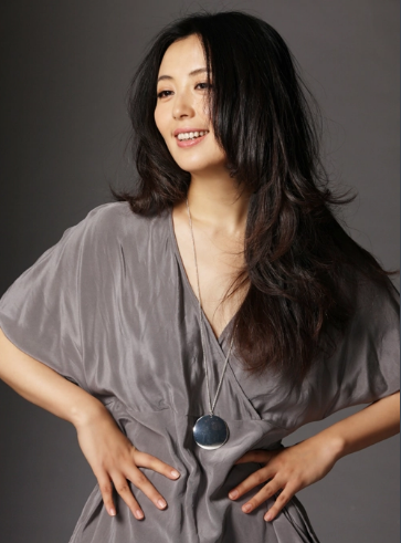 演员杨童舒：34岁意外怀孕，嫁圈外老公生一子，生活平凡却很幸福