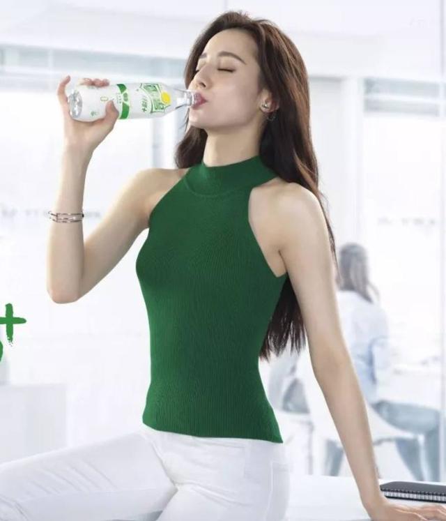 拍摄雪碧广告的亚洲第一美女，李成敏身材太“炸”，观众直呼清凉