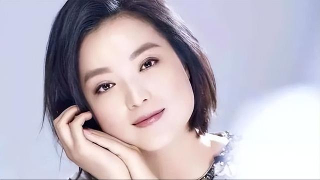 歌手白雪：38岁离婚，独自养子，却在44岁嫁下8岁的老公