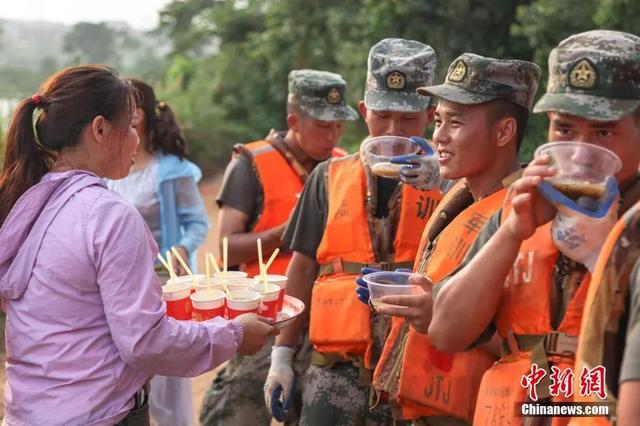 他们的“勋章”让人太心疼！幸好“应援团”来了