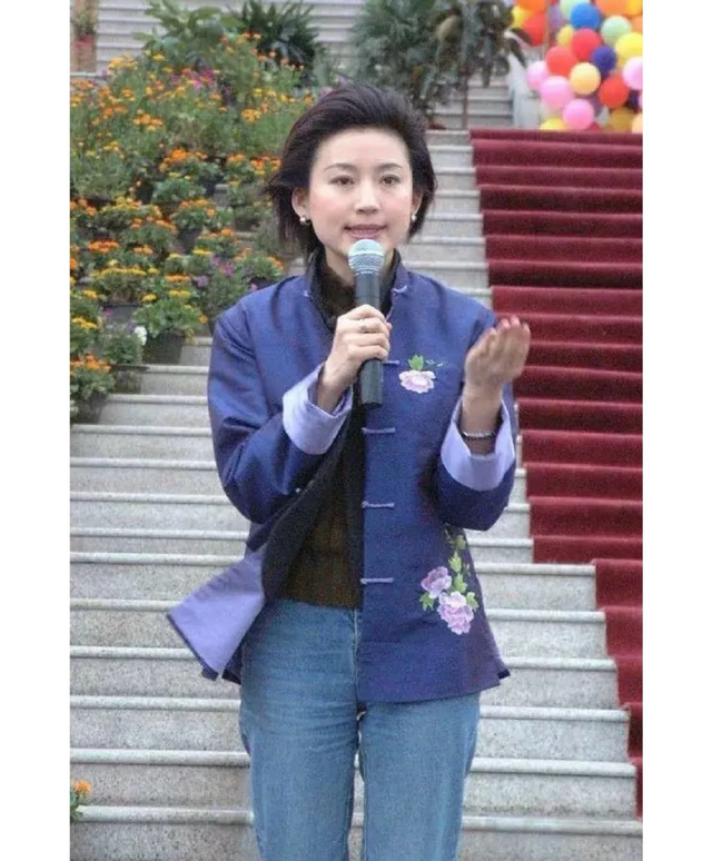 因《开心辞典》爆红,结婚两次,56岁无儿无女,王小丫后悔了吗