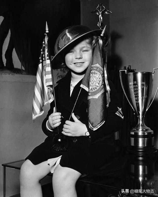 秀兰邓波儿：7岁拿奥斯卡22岁退圈，从资本的宠儿到弃儿，怪谁？