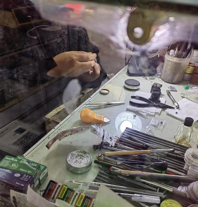 寻找一颗手表的纽扣电池