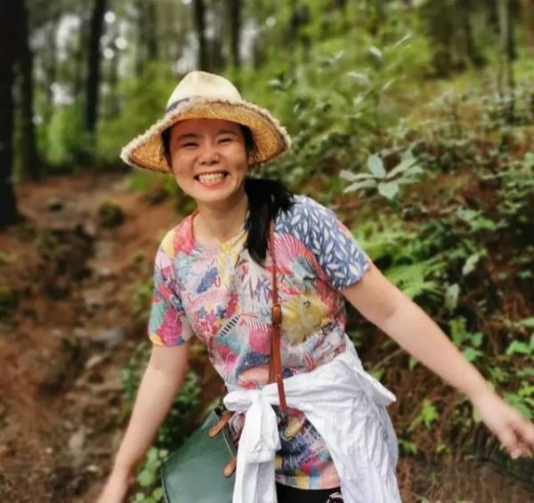 莫名爆红的龚琳娜：外籍老公把她当宝，9岁混血儿子为她贴心做饭