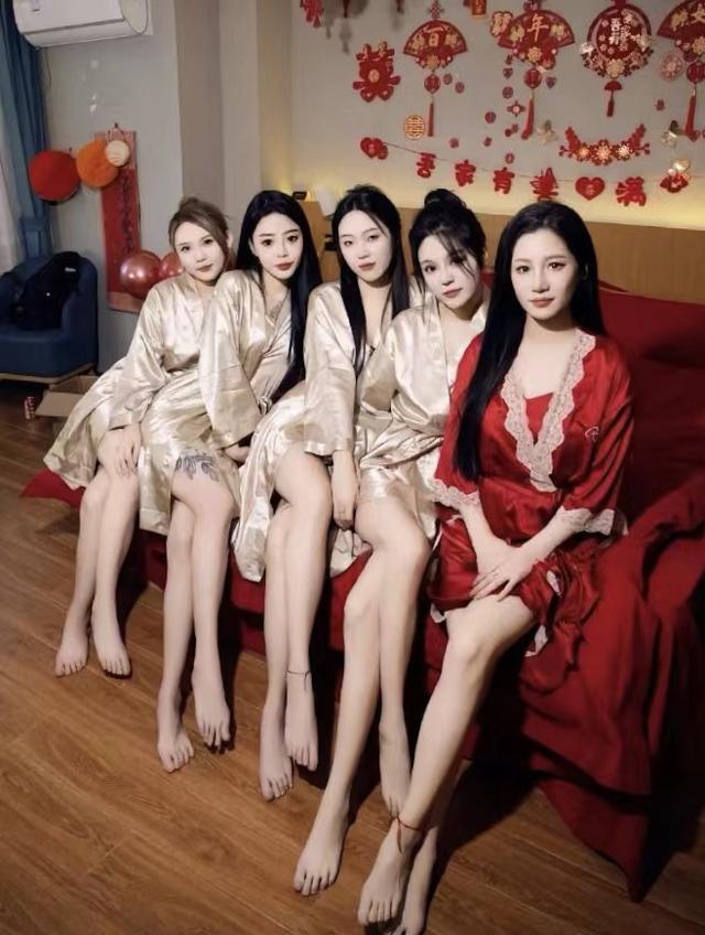 30张罕见图片：最美伴娘团，有纹身的最顶，你们觉得呢？
