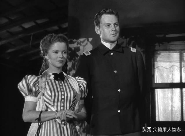 秀兰邓波儿：7岁拿奥斯卡22岁退圈，从资本的宠儿到弃儿，怪谁？