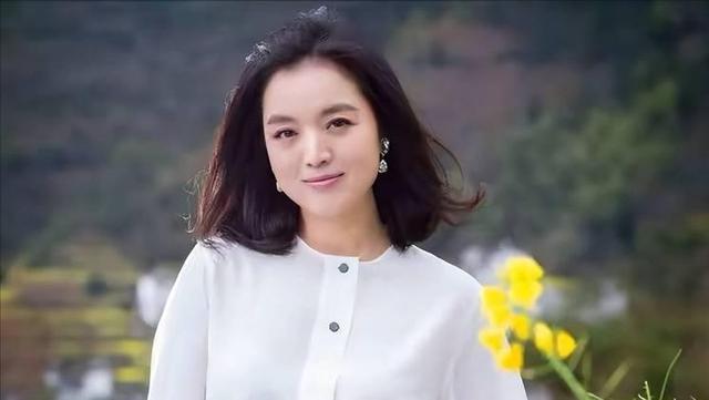 歌手白雪：38岁离婚，独自养子，却在44岁嫁下8岁的老公