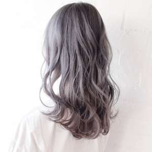 亚洲毛色(2021日韩女生大热冬日「发色」30选6大色系，总有一款你喜欢)