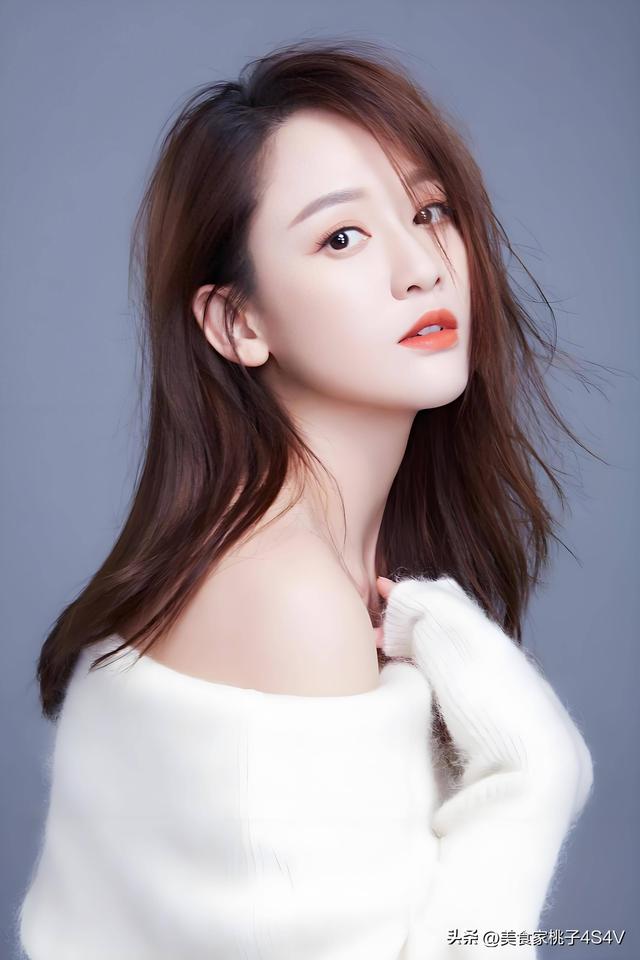 娱乐圈颜值担当陈乔恩，大眼睛+好身材，美到犯规！