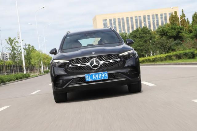 奔驰GLC:奔驰7座SUV优惠15万!内饰氛围感拉满,轴距2977mm!