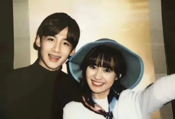 七年之后,白敬亭郑合惠子再度“交汇”…