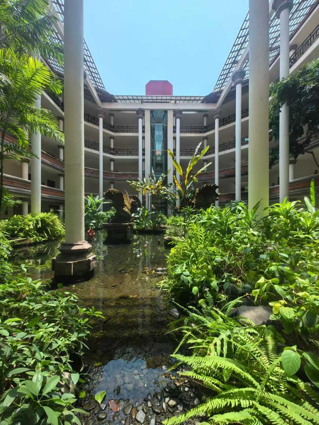 巴厘岛努沙杜瓦海滩中的几座五星级酒店