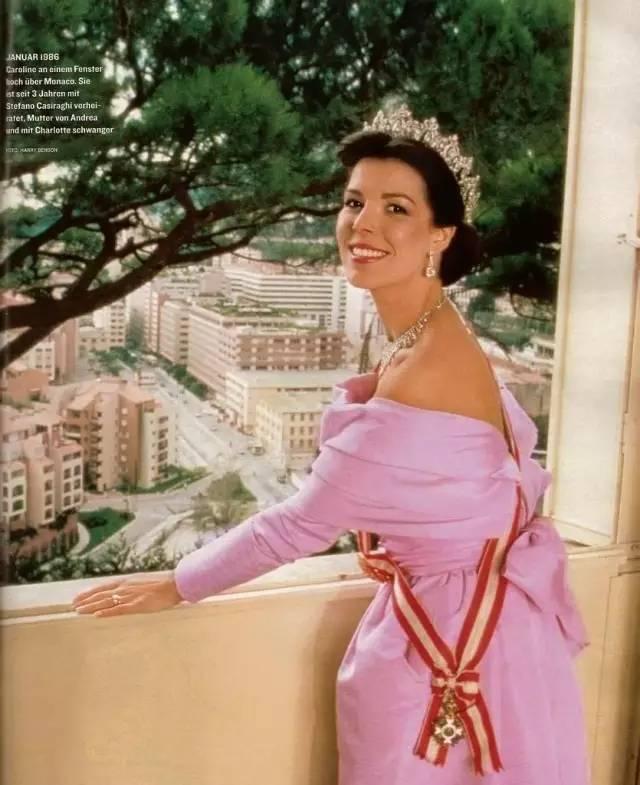 母亲是奥斯卡影后，三段婚姻都失败的摩纳哥卡罗琳公主