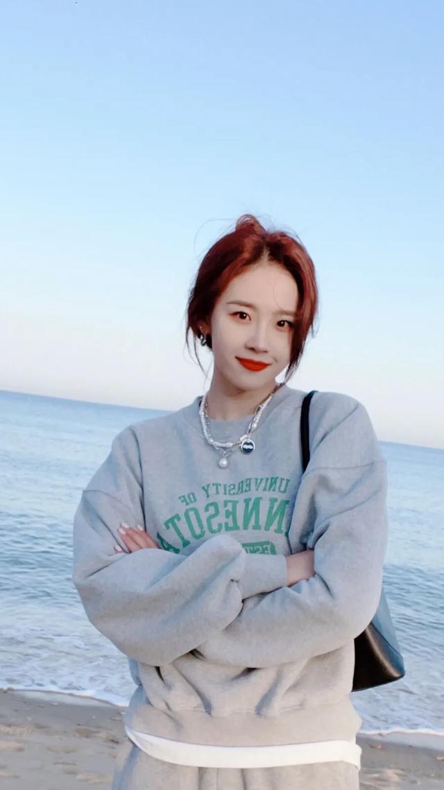 卢洋洋:颜值爆表,笑靥倾城,身材勾勒梦幻轮廓,解锁魅力新维度