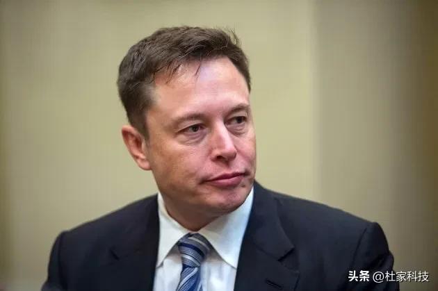 大事件!马斯克捅出惊天大案!涉及上千亿美元,床头放枪应对危险
