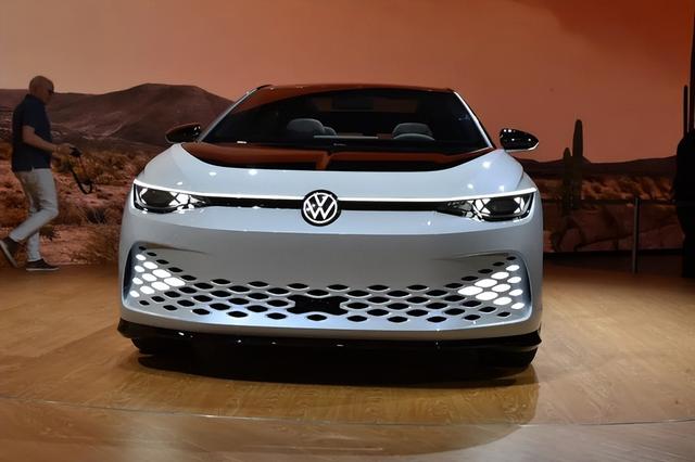 没白等！首批大众ID7实车曝光，凌渡外观，比亚迪内饰，叫板汉EV