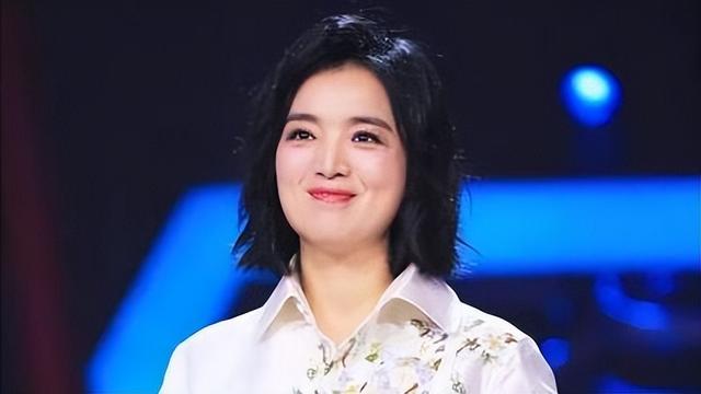 歌手白雪：38岁离婚，独自养子，却在44岁嫁下8岁的老公