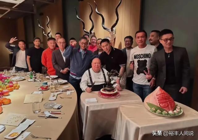 竹联帮帮主黄少岑去世！传新帮主身份，纵横江湖30年喜喝酒与热闹