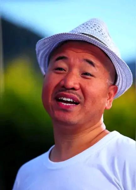 王小利：从二人转圈一路冲到荧幕，他的成名秘籍究竟是什么？