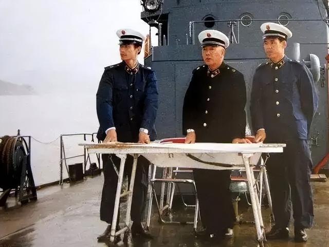 1983年，刘华清司令员推荐邓树琪整顿海军，邓公批示同意