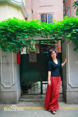 黄佟佟微博(亦舒“头号迷妹”黄佟佟：“剩女”是女性自己选择的)