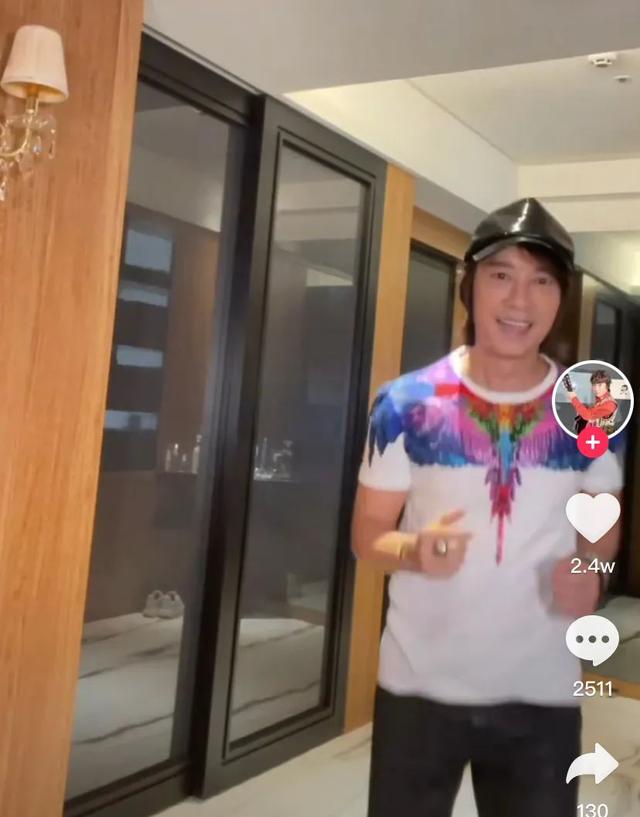 54岁情歌王子邰正宵复出,商演唱成名曲跑调,拍诡异视频吓网友