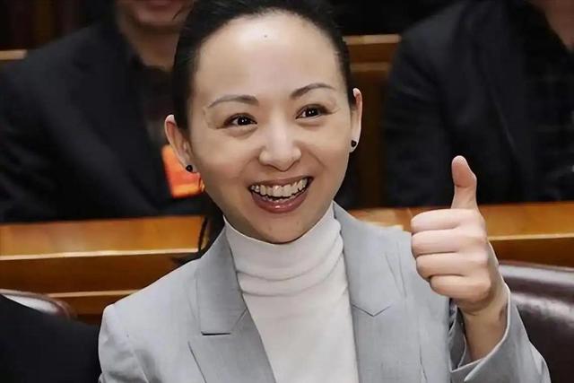 “消失”已久的邰丽华，在结婚生子后，已经走上了另外一条大道