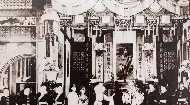 民国商业奇才，借钱不花按时还利息，积累信誉后靠经商成为富翁