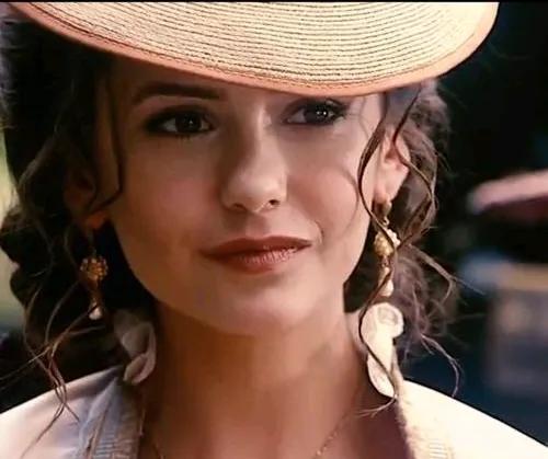 太炸裂!欧美界女星Nina Dobrev被称为最美的“吸血鬼女王”太漂亮!