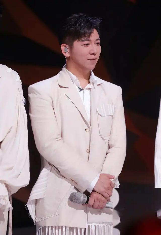 分道扬镳7年后，再看胡海泉、陈羽凡的各自境遇，简直是天差地别