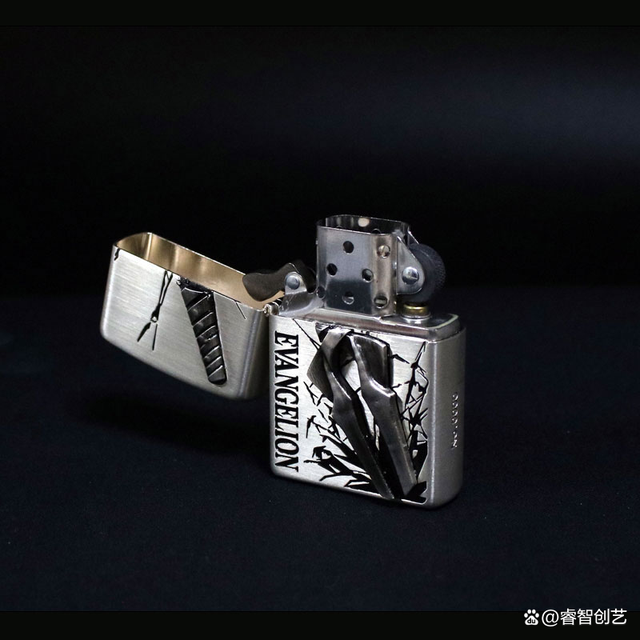 ZIPPO 携手《新世纪福音战士》打造朗基努斯之枪金属浮雕打火机