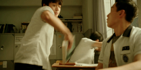 学霸被校园霸凌，他用高智商狠揍混混，以暴制暴看得又爽又过瘾