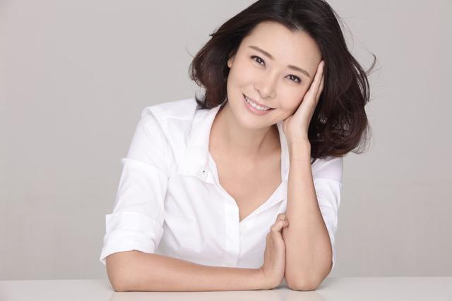 “猎艳高手”李亚鹏，越老越吃香，他凭什么？