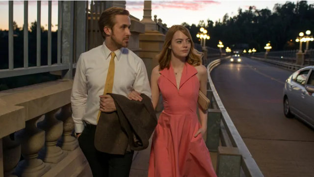 真人版《芭比》公布男主定妆照，瑞恩·高斯林金发秀肌肉“吓坏”中外网友