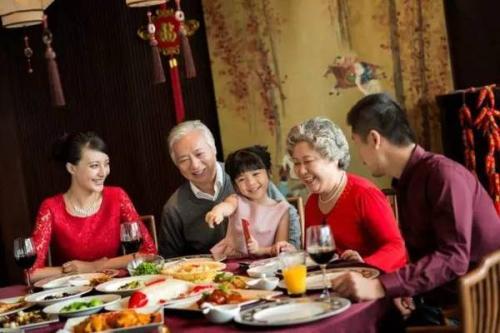 伺候老人一年，不如小儿子回来卖个萌，过春节“远香近臭”真相了