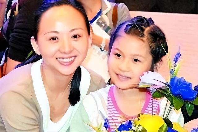 “消失”已久的邰丽华，在结婚生子后，已经走上了另外一条大道