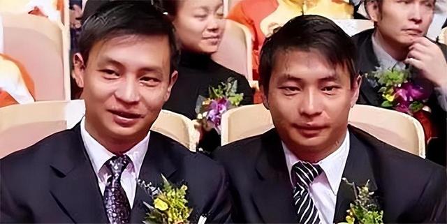 体操兄弟成世界冠军，退役后娶美貌妻子，如今身价上亿没有孩子