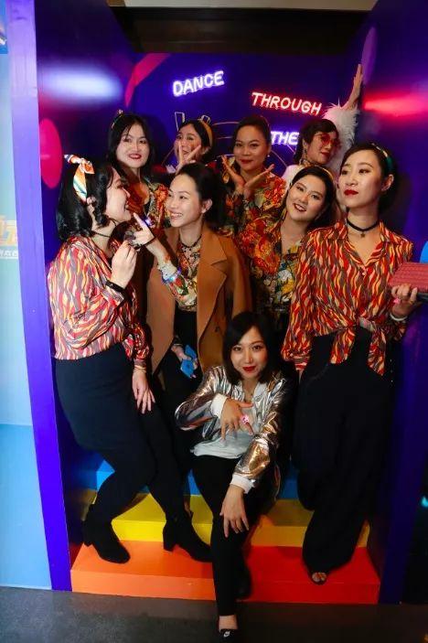 网传最惨年会吃盒饭,太难了!来康康别人家的神仙年会