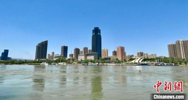 兰州夏日黄河现“青”颜：居民感叹“意料之外，情理之中”