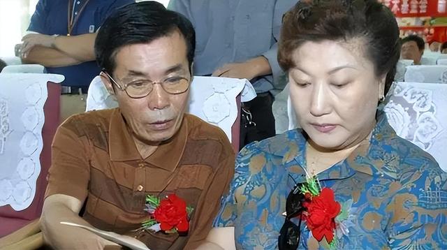 何庆魁儿子为77岁的父亲办八十大寿，魏三台上发火，寿宴成笑话！