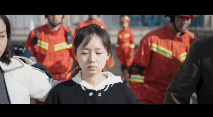 “我本来已经抓住她了”,被《他从火光中走来》评论区整破防了