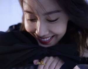 高露微博(中年翻红高露的“清醒”，打脸了多少为了上位不顾一切的女明星)