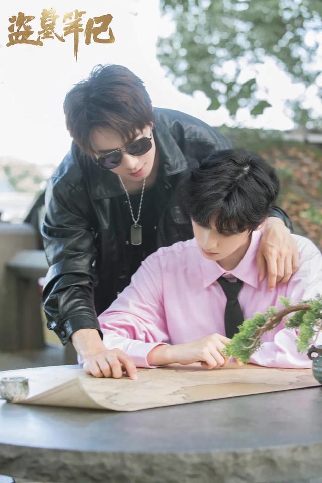 谢谢,有磕到,今年的黑花CP就是最甜的