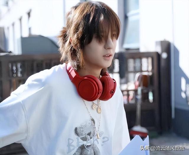 胡烨韬去面试“泰创2”了，张予曦的弟弟也去了，弟弟长得挺帅