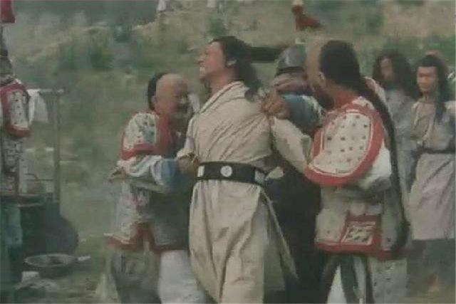 清朝人为什么把前面的头发剃掉，后面却要留一条辫子？原因在这