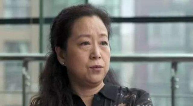 为了邓婕,张国立“抛弃”的前妻罗秀春,如今过得怎么样了?