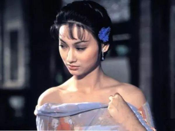 影后惠英红年轻时气质出众,颜值与演技并存